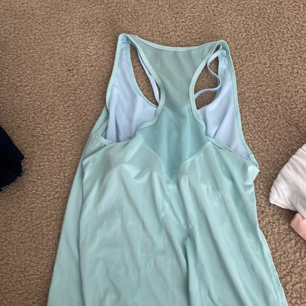 Workout top - Picture 3 of 3